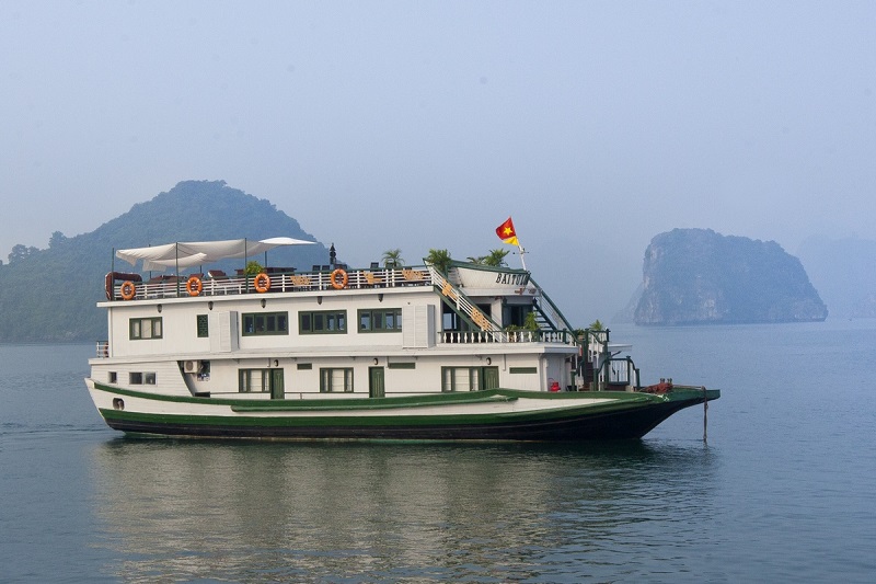 Bai Tu Long Cruise